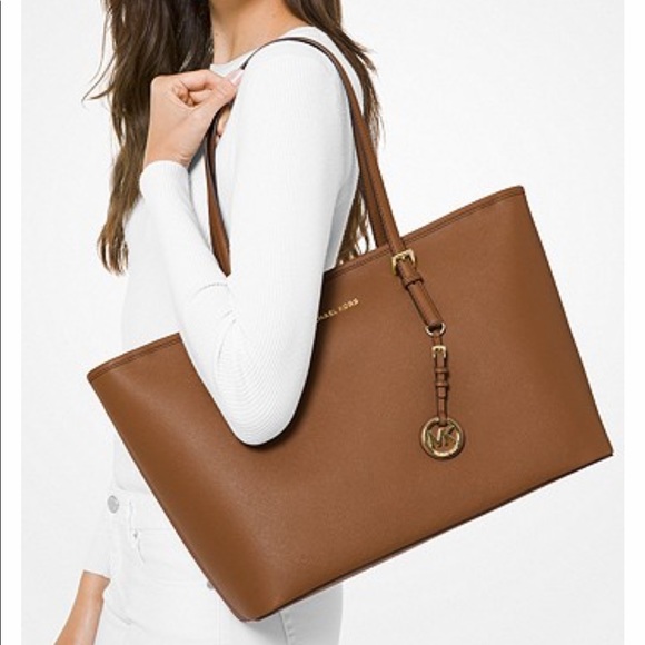 Authentic MIchael Kors Jet Set Travel Medium tote - Picture 4 of 15